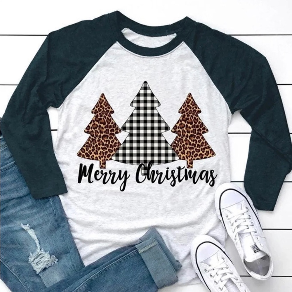 *** SOLD **** Size XL raglan Christmas T shirt.